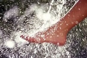 contrast shower for legs against varicose veins